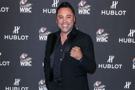 Oscar De La Hoya reveals the REAL reason he wore fishnets and。